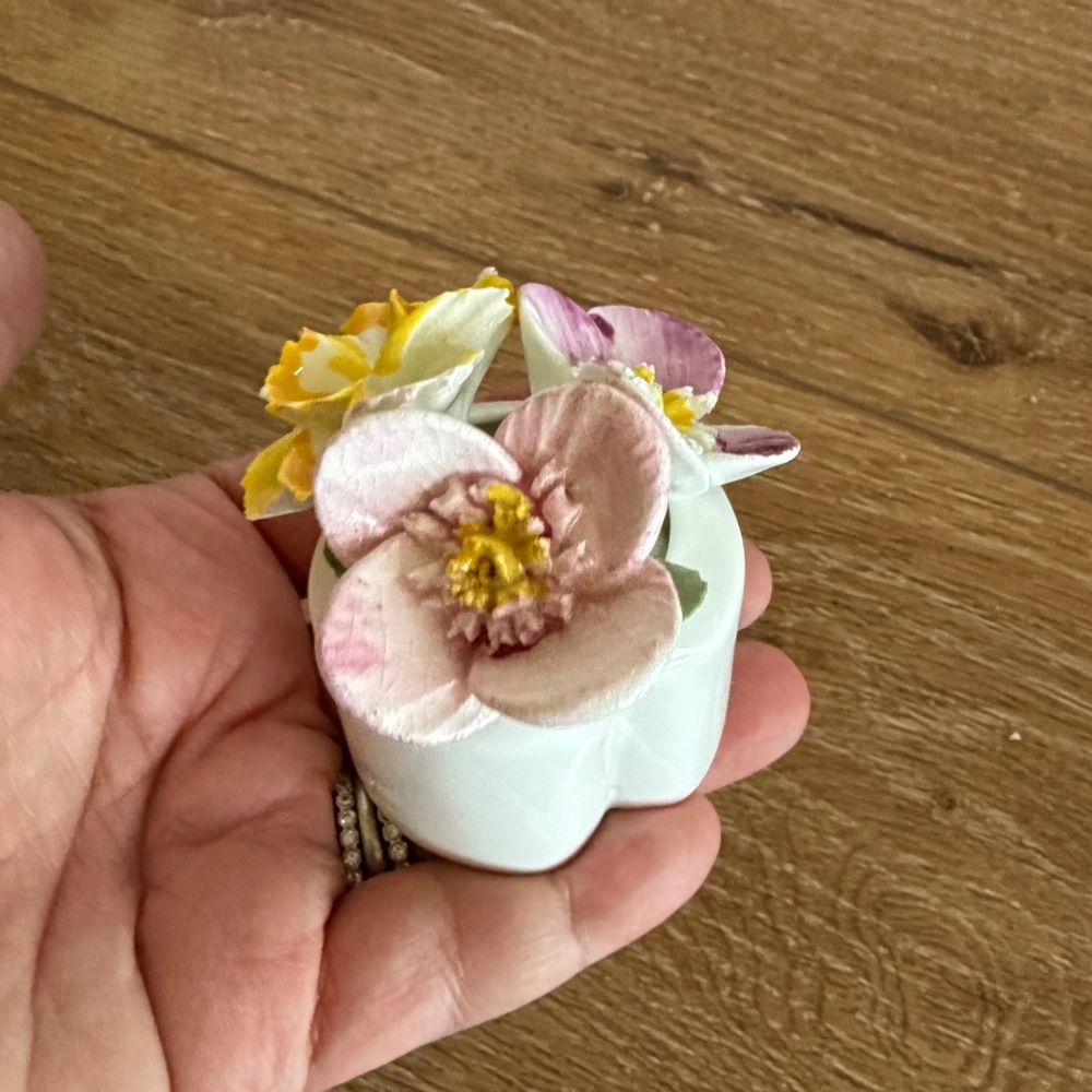 Sandford Fine Bone China Floral Figurine Heart Vase Made in England Pink Yellow